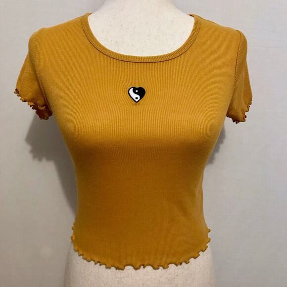 Hippie Rose NWT Cropped Short Sleeves Top Juniors S - Picture 2 of 10